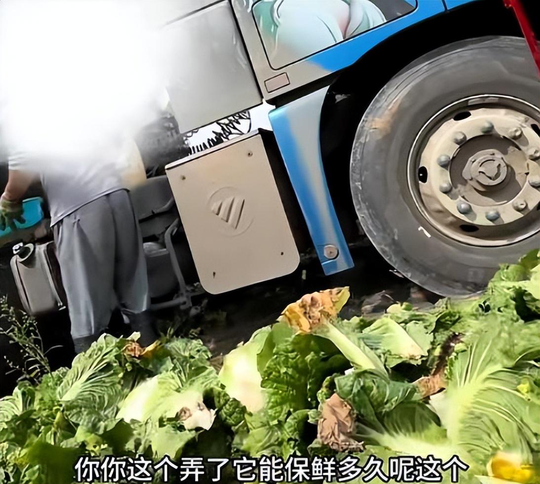 翻车现场!网友用2000W吹风机清理游戏本贴纸:直接吹化键帽